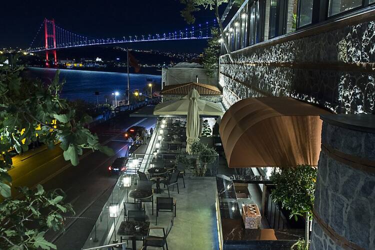 hubb 77 cafe restaurant kurucesme